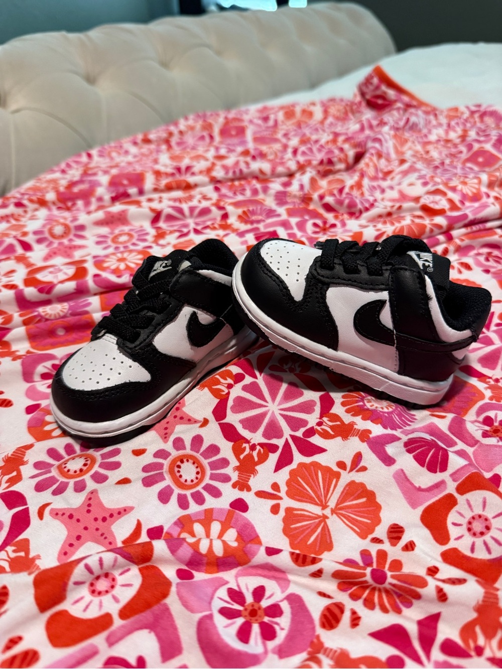 Infant Nike Black and White Low-Top Sneakers